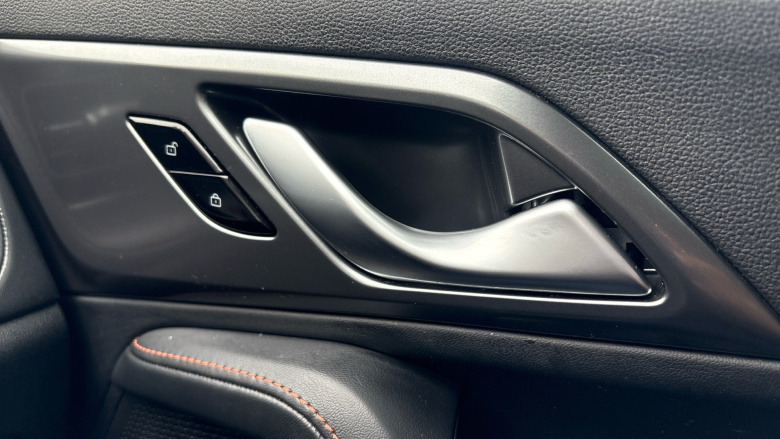 MG HS 1.5 T-GDI Trophy 5dr Petrol Hatchback